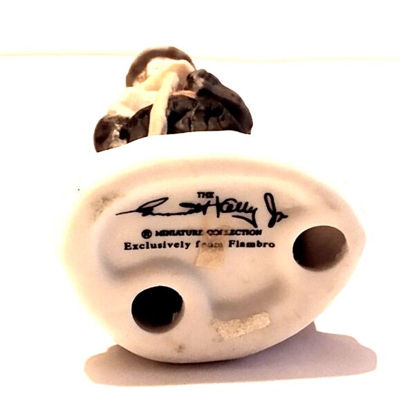 Vintage Emmett Kelly Miniature Ceramic Clown Figurine with Broom by Flambro - Picture 5 of 5